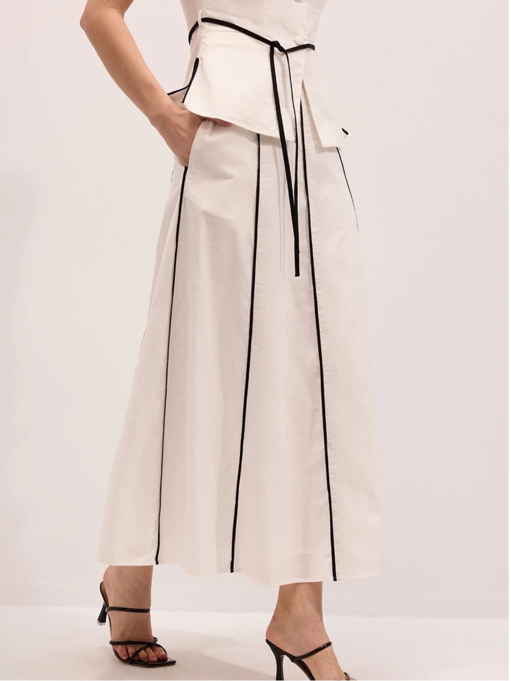Sleeveless White Maxi Skirt with Black Piping - Picture 4 of 7